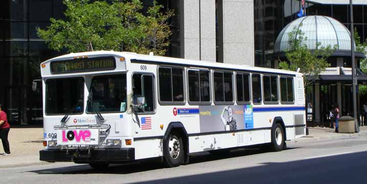 Metro Transit Gillig Phantom 609